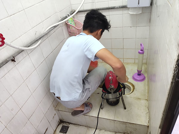 南昌肥皂掉到馬桶里把馬桶堵住了怎么辦？馬桶堵住了怎么辦